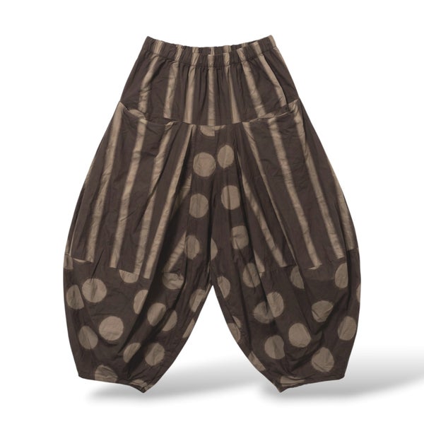 extravagante Baumwoll-Hose "stripes & dots" in schokobraun gemustert